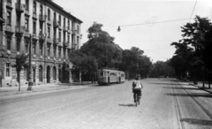 Magyarország, Budapest XIII., Lehel utca a Róbert Károly körút felé nézve, a villamos a Mohács utca kereszteződésénél jár., 1955, Fortepan, Budapest, tömegközlekedés, kerékpár, villamos, Fortepan #101918