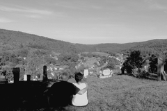 1990, Vári Tibor, cemetery, arms around shoulders, Fortepan #101950