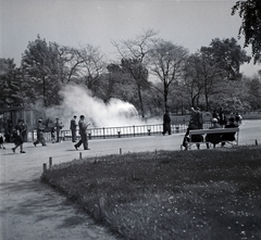 Hungary, Budapest XIV., a Széchenyi Gyógyfürdő melletti ivókút (Szent István forrás)., 1941, Kurutz Márton, drinking fountain, Budapest, Fortepan #10197