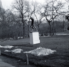 Hungary, Budapest XIV., Vízhordó fiú szobra (Erdey Dezső, 1928.)., 1941, Kurutz Márton, sculpture, Budapest, water bearer, nude figure, Fortepan #10198