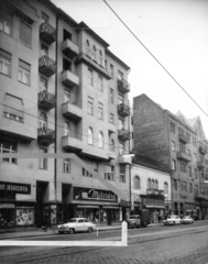 Magyarország, Budapest II., Margit körút (Mártírok útja) 13., 11., 9. és 7. A kép forrását kérjük így adja meg: Fortepan / Budapest Főváros Levéltára. Levéltári jelzet: HU_BFL_XV_19_c_11, 1960, Budapest Főváros Levéltára / Városrendezési és Építészeti Osztályának fényképei, A Fővárosi Tanács VB Városrendezési és Építészeti Osztályának, rövidáru, harisnya, Budapest, Fortepan #102003