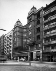 Magyarország, Budapest II., Margit körút (Mártírok útja), szemben a 35-37. és a 31-33. A kép forrását kérjük így adja meg: Fortepan / Budapest Főváros Levéltára. Levéltári jelzet: HU_BFL_XV_19_c_11, 1960, Budapest Főváros Levéltára / Városrendezési és Építészeti Osztályának fényképei, A Fővárosi Tanács VB Városrendezési és Építészeti Osztályának, hentesüzlet, Budapest, Fortepan #102009