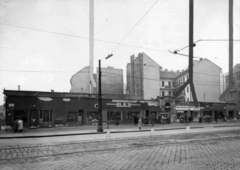 Magyarország, Budapest II., Margit körút (Mártírok útja) 8-10., balra a Tölgyfa utca. A kép forrását kérjük így adja meg: Fortepan / Budapest Főváros Levéltára. Levéltári jelzet: HU_BFL_XV_19_c_11_11, 1960, Budapest Főváros Levéltára / Városrendezési és Építészeti Osztályának fényképei, A Fővárosi Tanács VB Városrendezési és Építészeti Osztályának, Budapest, bőrdíszműves, fényképész, Bizományi Áruház Vállalat, Fortepan #102024