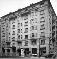 Magyarország, Budapest II., Margit körút (Mártírok útja) 56. A kép forrását kérjük így adja meg: Fortepan / Budapest Főváros Levéltára. Levéltári jelzet: HU_BFL_XV_19_c_11, 1960, Budapest Főváros Levéltára / Városrendezési és Építészeti Osztályának fényképei, A Fővárosi Tanács VB Városrendezési és Építészeti Osztályának, Budapest, hirdetőoszlop, Fortepan #102046