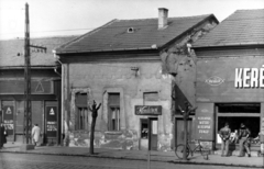 Magyarország, Budapest IV., Árpád út 92. A kép forrását kérjük így adja meg: Fortepan / Budapest Főváros Levéltára. Levéltári jelzet: HU_BFL_XV_19_c_11, 1961, Budapest Főváros Levéltára / Városrendezési és Építészeti Osztályának fényképei, A Fővárosi Tanács VB Városrendezési és Építészeti Osztályának, kerékpár, Budapest, Keravill, cipész, Fortepan #102087