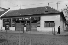 Magyarország, Budapest IV., Árpád út 98/b. A kép forrását kérjük így adja meg: Fortepan / Budapest Főváros Levéltára. Levéltári jelzet: HU_BFL_XV_19_c_11, 1961, Budapest Főváros Levéltára / Városrendezési és Építészeti Osztályának fényképei, A Fővárosi Tanács VB Városrendezési és Építészeti Osztályának, fodrászat, Budapest, Fortepan #102091