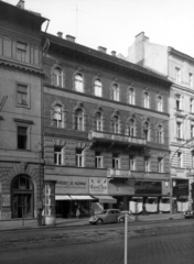 Magyarország, Budapest VI., Teréz körút 26. (Lenin körút 84.). A kép forrását kérjük így adja meg: Fortepan / Budapest Főváros Levéltára. Levéltári jelzet: HU_BFL_XV_19_c_11, 1960, Budapest Főváros Levéltára / Városrendezési és Építészeti Osztályának fényképei, A Fővárosi Tanács VB Városrendezési és Építészeti Osztályának, Budapest, háziipar, kávé-tea üzlet, Fortepan #102209