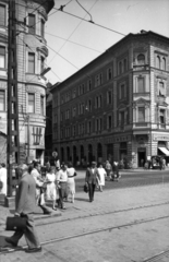 Magyarország, Budapest VII., Baross tér, szemben a Bethlen Gábor utca. A kép forrását kérjük így adja meg: Fortepan / Budapest Főváros Levéltára. Levéltári jelzet: HU_BFL_XV_19_c_11, 1961, Budapest Főváros Levéltára / Városrendezési és Építészeti Osztályának fényképei, A Fővárosi Tanács VB Városrendezési és Építészeti Osztályának, Budapest, Fortepan #102286