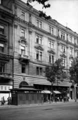 Magyarország, Budapest VII., Rákóczi út 10. A kép forrását kérjük így adja meg: Fortepan / Budapest Főváros Levéltára. Levéltári jelzet: HU_BFL_XV_19_c_11, 1961, Budapest Főváros Levéltára / Városrendezési és Építészeti Osztályának fényképei, A Fővárosi Tanács VB Városrendezési és Építészeti Osztályának, Budapest, Fortepan #102327