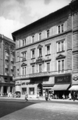 Magyarország, Budapest VII., Rákóczi út 78., balra az Alsó erdősor. A kép forrását kérjük így adja meg: Fortepan / Budapest Főváros Levéltára. Levéltári jelzet: HU_BFL_XV_19_c_11, 1961, Budapest Főváros Levéltára / Városrendezési és Építészeti Osztályának fényképei, A Fővárosi Tanács VB Városrendezési és Építészeti Osztályának, Budapest, Fortepan #102363