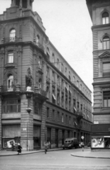 Magyarország, Budapest VIII., Rákóczi út, szemben a Szentkirályi utca. A kép forrását kérjük így adja meg: Fortepan / Budapest Főváros Levéltára. Levéltári jelzet: HU_BFL_XV_19_c_11, 1961, Budapest Főváros Levéltára / Városrendezési és Építészeti Osztályának fényképei, A Fővárosi Tanács VB Városrendezési és Építészeti Osztályának, Budapest, Fortepan #102382