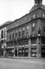 Magyarország, Budapest VIII., Rákóczi út 19., jobbra a Szentkirályi utca. A kép forrását kérjük így adja meg: Fortepan / Budapest Főváros Levéltára. Levéltári jelzet: HU_BFL_XV_19_c_11, 1961, Budapest Főváros Levéltára / Városrendezési és Építészeti Osztályának fényképei, A Fővárosi Tanács VB Városrendezési és Építészeti Osztályának, Budapest, Fortepan #102383