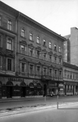 Magyarország, Budapest VIII., Rákóczi út 49., Erkel (Hauer) cukrászda. A kép forrását kérjük így adja meg: Fortepan / Budapest Főváros Levéltára. Levéltári jelzet: HU_BFL_XV_19_c_11, 1961, Budapest Főváros Levéltára / Városrendezési és Építészeti Osztályának fényképei, A Fővárosi Tanács VB Városrendezési és Építészeti Osztályának, cukrászda, Budapest, Fortepan #102406