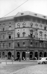 Magyarország, Budapest VIII., Fiumei (Mező Imre) út - Baross tér sarok. A kép forrását kérjük így adja meg: Fortepan / Budapest Főváros Levéltára. Levéltári jelzet: HU_BFL_XV_19_c_11, 1961, Budapest Főváros Levéltára / Városrendezési és Építészeti Osztályának fényképei, A Fővárosi Tanács VB Városrendezési és Építészeti Osztályának, Budapest, Fortepan #102427