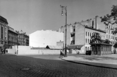 Magyarország, Budapest VIII., II. János Pál pápa (Köztársaság) tér, balra a háttérben Népszínház utca házsora. A kép forrását kérjük így adja meg: Fortepan / Budapest Főváros Levéltára. Levéltári jelzet: HU_BFL_XV_19_c_11, 1961, Budapest Főváros Levéltára / Városrendezési és Építészeti Osztályának fényképei, A Fővárosi Tanács VB Városrendezési és Építészeti Osztályának, Budapest, Fortepan #102455