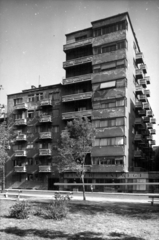 Magyarország, Budapest VIII., II. János Pál pápa (Köztársaság) tér 16., az Országos Társadalombiztosító Intézet (OTI) lakóház-csoportjának egyik épülete. A kép forrását kérjük így adja meg: Fortepan / Budapest Főváros Levéltára. Levéltári jelzet: HU_BFL_XV_19_c_11, 1961, Budapest Főváros Levéltára / Városrendezési és Építészeti Osztályának fényképei, A Fővárosi Tanács VB Városrendezési és Építészeti Osztályának, Budapest, Fortepan #102463