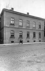 Magyarország, Budapest VIII., II. János Pál pápa (Köztársaság) tér 19., balra Gázláng utca. A kép forrását kérjük így adja meg: Fortepan / Budapest Főváros Levéltára. Levéltári jelzet: HU_BFL_XV_19_c_11, 1961, Budapest Főváros Levéltára / Városrendezési és Építészeti Osztályának fényképei, A Fővárosi Tanács VB Városrendezési és Építészeti Osztályának, Budapest, Fortepan #102467