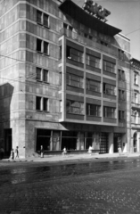 Magyarország, Budapest IX., Üllői út 55., balra a Páva utca. A kép forrását kérjük így adja meg: Fortepan / Budapest Főváros Levéltára. Levéltári jelzet: HU_BFL_XV_19_c_10, 1961, Budapest Főváros Levéltára / Városrendezési és Építészeti Osztályának fényképei, A Fővárosi Tanács VB Városrendezési és Építészeti Osztályának, Budapest, Fortepan #102550