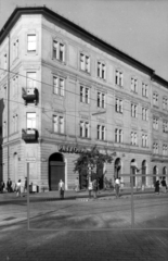 Magyarország, Budapest IX., Üllői út 109/c., balra a Sobieski János utca. A kép forrását kérjük így adja meg: Fortepan / Budapest Főváros Levéltára. Levéltári jelzet: HU_BFL_XV_19_c_11, 1961, Budapest Főváros Levéltára / Városrendezési és Építészeti Osztályának fényképei, A Fővárosi Tanács VB Városrendezési és Építészeti Osztályának, Budapest, Fortepan #102578