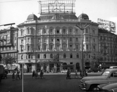 Hungary, Budapest XIII., Nyugati (Marx) tér 5. A kép forrását kérjük így adja meg: Fortepan / Budapest Főváros Levéltára. Levéltári jelzet: HU_BFL_XV_19_c_11, 1960, Budapest Főváros Levéltára / Városrendezési és Építészeti Osztályának fényképei, A Fővárosi Tanács VB Városrendezési és Építészeti Osztályának, Budapest, neon sign, Red Star, Fortepan #102609