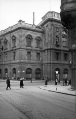 Hungary, Budapest V., Duna utca - Váci utca sarok, a Magyar Néphadsereg Központi Klubja (egykor Országos Tiszti Kaszinó) a Március 15. tér felől nézve., 1962, Budapest Főváros Levéltára / Városrendezési és Építészeti Osztályának fényképei, A Fővárosi Tanács VB Városrendezési és Építészeti Osztályának, Budapest, Fortepan #102645