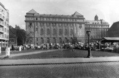 Hungary, Budapest V., Március 15. tér, az ELTE Bölcsészkar (egykor és ma Piarista Gimnázium és Rendház) épülete. A kép forrását kérjük így adja meg: Fortepan / Budapest Főváros Levéltára. Levéltári jelzet: HU_BFL_XV_19_c_11, 1962, Budapest Főváros Levéltára / Városrendezési és Építészeti Osztályának fényképei, A Fővárosi Tanács VB Városrendezési és Építészeti Osztályának, Budapest, Fortepan #102677