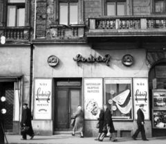 Hungary, Budapest XII., Alkotás utca 1/a. A kép forrását kérjük így adja meg: Fortepan / Budapest Főváros Levéltára. Levéltári jelzet: HU_BFL_XV_19_c_13, 1960, Budapest Főváros Levéltára / Városrendezési és Építészeti Osztályának fényképei, A Fővárosi Tanács VB Városrendezési és Építészeti Osztályának, hairdresser, Budapest, Fortepan #102707