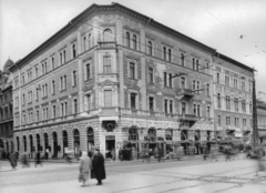 Magyarország, Budapest VII., Bethlen Gábor utca - Baross tér sarok. A kép forrását kérjük így adja meg: Fortepan / Budapest Főváros Levéltára. Levéltári jelzet: HU_BFL_XV_19_c_11, 1958, Budapest Főváros Levéltára / Városrendezési és Építészeti Osztályának fényképei, A Fővárosi Tanács VB Városrendezési és Építészeti Osztályának, Budapest, sarokház, bérház, állvány, rontott fotó, Fortepan #102768