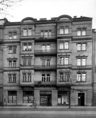 Magyarország, Budapest XI., Bartók Béla út 4. A kép forrását kérjük így adja meg: Fortepan / Budapest Főváros Levéltára. Levéltári jelzet: HU_BFL_XV_19_c_11, 1957, Budapest Főváros Levéltára / Városrendezési és Építészeti Osztályának fényképei, A Fővárosi Tanács VB Városrendezési és Építészeti Osztályának, Budapest, bérház, eszpresszó, cukrászda, Fortepan #102794