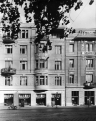 Magyarország, Budapest XI., Bartók Béla út 18. A kép forrását kérjük így adja meg: Fortepan / Budapest Főváros Levéltára. Levéltári jelzet: HU_BFL_XV_19_c_11, 1958, Budapest Főváros Levéltára / Városrendezési és Építészeti Osztályának fényképei, A Fővárosi Tanács VB Városrendezési és Építészeti Osztályának, Budapest, Bútorbolt, Fortepan #102797