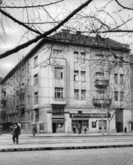 Magyarország, Budapest XI., Bartók Béla út 29. A kép forrását kérjük így adja meg: Fortepan / Budapest Főváros Levéltára. Levéltári jelzet: HU_BFL_XV_19_c_11, 1957, Budapest Főváros Levéltára / Városrendezési és Építészeti Osztályának fényképei, A Fővárosi Tanács VB Városrendezési és Építészeti Osztályának, Budapest, bérház, eszpresszó, cukrászda, pékség, Fortepan #102800