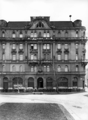 Magyarország, Budapest XI., Szent Gellért tér 3., jobbra a Bartók Béla út. A kép forrását kérjük így adja meg: Fortepan / Budapest Főváros Levéltára. Levéltári jelzet: HU_BFL_XV_19_c_11, 1958, Budapest Főváros Levéltára / Városrendezési és Építészeti Osztályának fényképei, Vadas Ernő, Budapest, graffiti, erkély, 1956-utóélet, Fortepan #102806