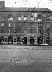 Magyarország, Budapest XI., Bartók Béla út 33. A kép forrását kérjük így adja meg: Fortepan / Budapest Főváros Levéltára. Levéltári jelzet: HU_BFL_XV_19_c_11, 1958, Budapest Főváros Levéltára / Városrendezési és Építészeti Osztályának fényképei, Vadas Ernő, Budapest, biztosító, épületszobor, trafik, 1956-utóélet, Fortepan #102815