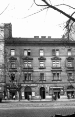 Magyarország, Budapest XI., Bartók Béla út 37. A kép forrását kérjük így adja meg: Fortepan / Budapest Főváros Levéltára. Levéltári jelzet: HU_BFL_XV_19_c_11, 1957, Budapest Főváros Levéltára / Városrendezési és Építészeti Osztályának fényképei, A Fővárosi Tanács VB Városrendezési és Építészeti Osztályának, Budapest, bérház, Fortepan #102817