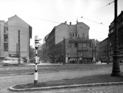 Hungary, Budapest VIII.,Budapest IX., Kálvin tér, balra a Baross utca, jobbra az Üllői út. A kép forrását kérjük így adja meg: Fortepan / Budapest Főváros Levéltára. Levéltári jelzet: HU_BFL_XV_19_c_11, 1957, Budapest Főváros Levéltára / Városrendezési és Építészeti Osztályának fényképei, A Fővárosi Tanács VB Városrendezési és Építészeti Osztályának, Budapest, tram, firewall, watch jewelry store, candy store, Fortepan #102844