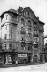 Hungary, Budapest IX., Boráros tér 3. a Lónyay (Szamuely) utca és a Ráday utca között. A kép forrását kérjük így adja meg: Fortepan / Budapest Főváros Levéltára. Levéltári jelzet: HU_BFL_XV_19_c_11, 1957, Budapest Főváros Levéltára / Városrendezési és Építészeti Osztályának fényképei, A Fővárosi Tanács VB Városrendezési és Építészeti Osztályának, Budapest, cornerhouse, tenement house, street name sign, tobacco shop, Fortepan #102849