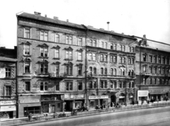 Hungary, Budapest IX., Ferenc körút 1., 3. és 5. A kép forrását kérjük így adja meg: Fortepan / Budapest Főváros Levéltára. Levéltári jelzet: HU_BFL_XV_19_c_11, 1957, Budapest Főváros Levéltára / Városrendezési és Építészeti Osztályának fényképei, A Fővárosi Tanács VB Városrendezési és Építészeti Osztályának, Budapest, tenement house, candy store, Fortepan #102879