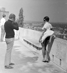 Magyarország, Halászbástya,budai Vár, Budapest I., 1968, Fortepan, fehérnemű, erotika, napszemüveg, kilátás, fotózás, hölgy, szandál, szél, karkötő, papucs, Budapest, miniruha, visszanézés, Fortepan #1029