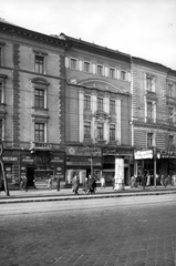 Magyarország, Budapest VI., Teréz körút 60. és 62. (Lenin körút 118. és 120.). A kép forrását kérjük így adja meg: Fortepan / Budapest Főváros Levéltára. Levéltári jelzet: HU_BFL_XV_19_c_11, 1961, Budapest Főváros Levéltára / Városrendezési és Építészeti Osztályának fényképei, A Fővárosi Tanács VB Városrendezési és Építészeti Osztályának, Budapest, Fortepan #102911