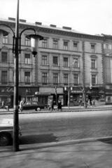 Hungary, Budapest VI., Teréz körút 60. (Lenin körút 118.). A kép forrását kérjük így adja meg: Fortepan / Budapest Főváros Levéltára. Levéltári jelzet: HU_BFL_XV_19_c_11, 1960, Budapest Főváros Levéltára / Városrendezési és Építészeti Osztályának fényképei, A Fővárosi Tanács VB Városrendezési és Építészeti Osztályának, lamp post, Budapest, Fortepan #102912