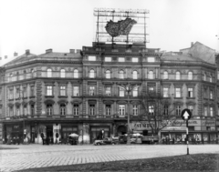 Hungary, Budapest VI., Oktogon (November 7. tér) 1., balra az Andrássy út (Népköztársaság útja), jobbra a Teréz (Lenin) körút. A kép forrását kérjük így adja meg: Fortepan / Budapest Főváros Levéltára. Levéltári jelzet: HU_BFL_XV_19_c_11, 1960, Budapest Főváros Levéltára / Városrendezési és Építészeti Osztályának fényképei, A Fővárosi Tanács VB Városrendezési és Építészeti Osztályának, Budapest, neon sign, Fortepan #103066