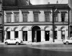 Magyarország, Budapest IX., Üllői út 7. A kép forrását kérjük így adja meg: Fortepan / Budapest Főváros Levéltára. Levéltári jelzet: HU_BFL_XV_19_c_11, 1958, Budapest Főváros Levéltára / Városrendezési és Építészeti Osztályának fényképei, A Fővárosi Tanács VB Városrendezési és Építészeti Osztályának, Budapest, cipész, Fortepan #103088