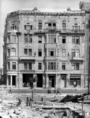 Magyarország, Budapest VIII.,Budapest IX., szemben az Üllői út 66/a, balra a Nagy Templom utca. Előtérben az Üllői út 71. számú épület bontása A kép forrását kérjük így adja meg: Fortepan / Budapest Főváros Levéltára. Levéltári jelzet: HU_BFL_XV_19_c_11, 1957, Budapest Főváros Levéltára / Városrendezési és Építészeti Osztályának fényképei, A Fővárosi Tanács VB Városrendezési és Építészeti Osztályának, cukrászda, rom, Budapest, Fortepan #103142