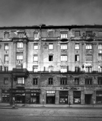 Magyarország, Budapest VIII., Üllői út 42. és 44. A kép forrását kérjük így adja meg: Fortepan / Budapest Főváros Levéltára. Levéltári jelzet: HU_BFL_XV_19_c_11, 1958, Budapest Főváros Levéltára / Városrendezési és Építészeti Osztályának fényképei, A Fővárosi Tanács VB Városrendezési és Építészeti Osztályának, lottózó, Budapest, szűcs, zöldséges, rádiójavítás, csibilámpa, Édességbolt, Fortepan #103165