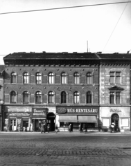 Magyarország, Budapest VII., Thököly út 4. a Keleti pályaudvar felől nézve. A kép forrását kérjük így adja meg: Fortepan / Budapest Főváros Levéltára. Levéltári jelzet: HU_BFL_XV_19_c_11, 1958, Budapest Főváros Levéltára / Városrendezési és Építészeti Osztályának fényképei, Vadas Ernő, Budapest, Röltex-márka, húsbolt, Közért Vállalat, ékszerész, ruhaüzlet, Fortepan #103194