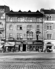 Magyarország, Budapest VII., Thököly út 12. a Keleti pályaudvar felől nézve. A kép forrását kérjük így adja meg: Fortepan / Budapest Főváros Levéltára. Levéltári jelzet: HU_BFL_XV_19_c_11, 1958, Budapest Főváros Levéltára / Városrendezési és Építészeti Osztályának fényképei, A Fővárosi Tanács VB Városrendezési és Építészeti Osztályának, épületkár, órás, Budapest, Fortepan #103198