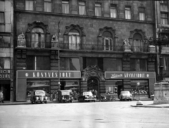 Magyarország, Budapest V., Vörösmarty tér 4. A kép forrását kérjük így adja meg: Fortepan / Budapest Főváros Levéltára. Levéltári jelzet: HU_BFL_XV_19_c_11, 1966, Budapest Főváros Levéltára / Városrendezési és Építészeti Osztályának fényképei, A Fővárosi Tanács VB Városrendezési és Építészeti Osztályának, könyvesbolt, Budapest, Fortepan #103280