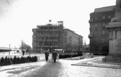 Magyarország, Budapest XI., Szent Gellért tér, szemben a Műegyetem rakpart és a Budafoki út között a Budapesti Műszaki Egyetem (később Budapesti Műszaki és Gazdaságtudományi Egyetem) CH épülete. Jobb szélen a szovjet emlékmű., 1959, Budapest Főváros Levéltára / Városrendezési és Építészeti Osztályának fényképei, A Fővárosi Tanács VB Városrendezési és Építészeti Osztályának, vörös csillag, Budapest, Budapesti Műszaki Egyetem, Fortepan #103292