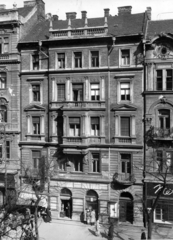 Magyarország, Budapest VIII., József körút 20. A kép forrását kérjük így adja meg: Fortepan / Budapest Főváros Levéltára. Levéltári jelzet: HU_BFL_XV_19_c_11, 1957, Budapest Főváros Levéltára / Városrendezési és Építészeti Osztályának fényképei, A Fővárosi Tanács VB Városrendezési és Építészeti Osztályának, Budapest, épületdísz, bérház, Fortepan #103493