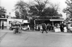 Hungary, Budapest X., Könyves Kálmán körút - Üllői út sarok, háttérben a Népliget fái. A kép forrását kérjük így adja meg: Fortepan / Budapest Főváros Levéltára. Levéltári jelzet: HU_BFL_XV_19_c_11, 1962, Budapest Főváros Levéltára / Városrendezési és Építészeti Osztályának fényképei, A Fővárosi Tanács VB Városrendezési és Építészeti Osztályának, Budapest, Fortepan #103619